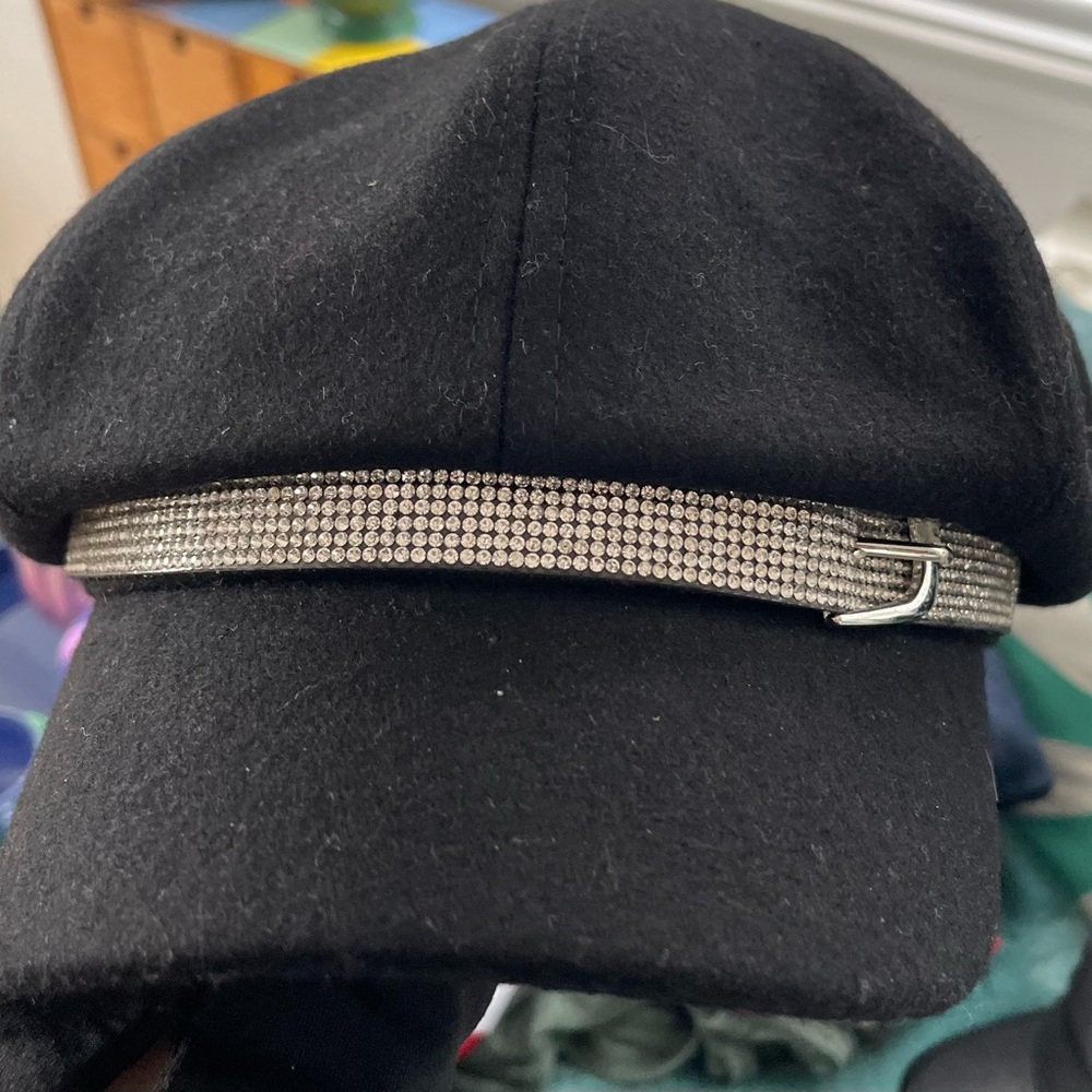 Felt black cap with rhinestone